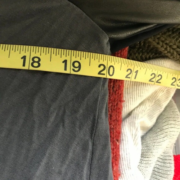 BCBG Maxazria Shirt Womens‎ Sz S Gray Judson Faux Leather Cold Shoulder Top - Picture 4 of 7